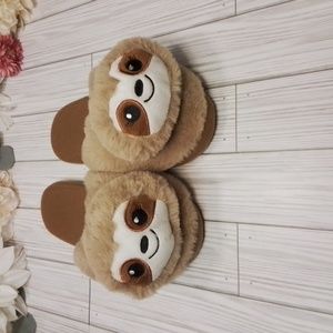 Sloth slippers Size Small (5/6)